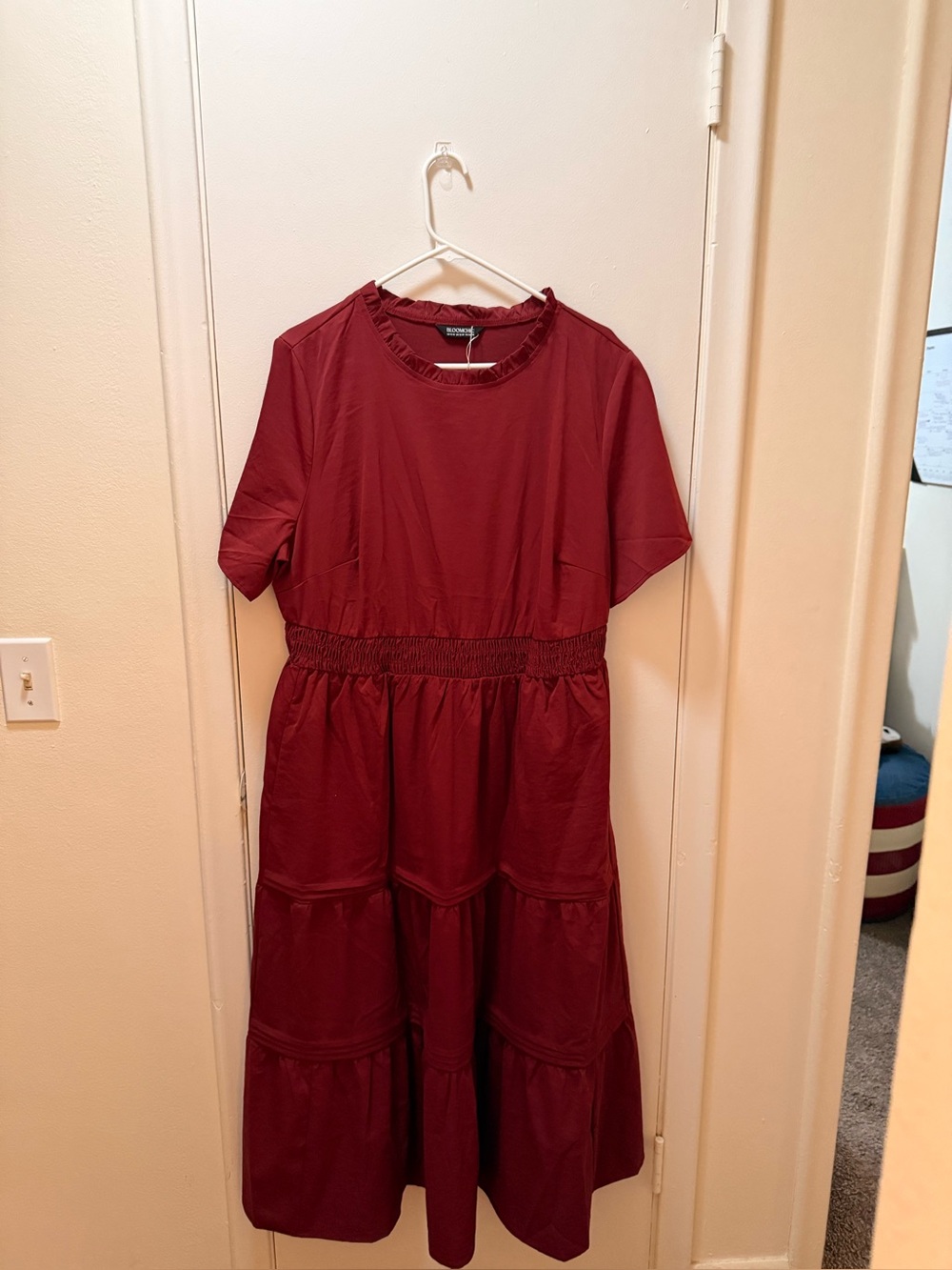 BloomChic Maroon Tiered Short Sleeve Midi Dress